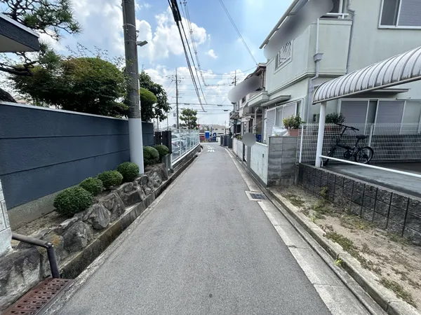 前面道路含む外観