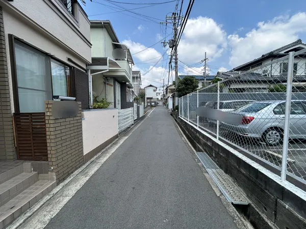 前面道路含む外観