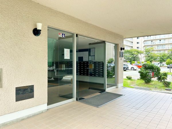 日商岩井箕面ハイツ C棟 エントランス エントランス