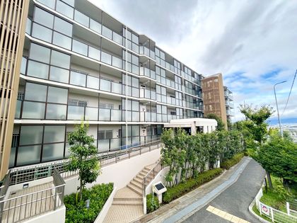 ロイヤルハイツ千里中央 外観