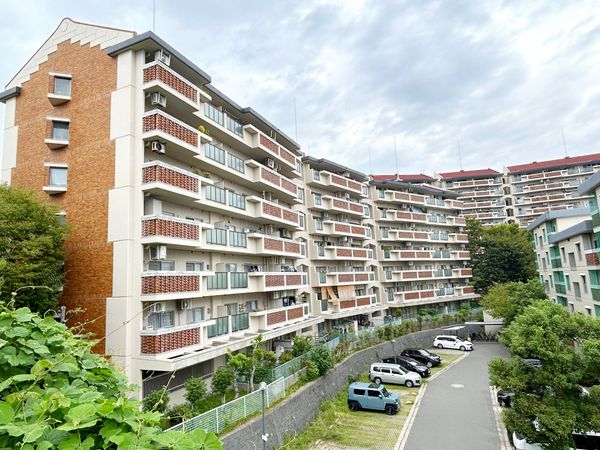 豊中野畑団地弐号棟 外観 豊中野畑団地弐号棟 外観
