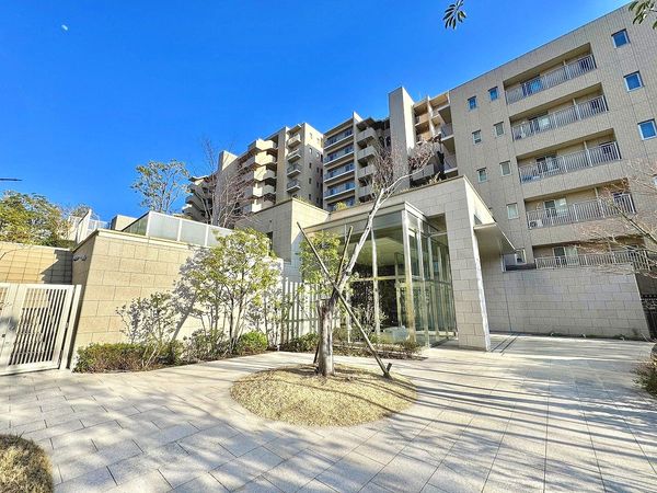 グランドメゾン千里中央東丘Ⅱ番館 エントランス グランドメゾン千里中央東丘Ⅱ番館 エントランス