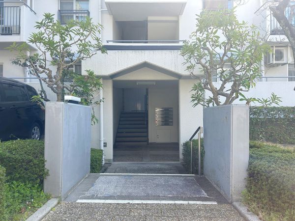 千里緑丘住宅17号棟 エントランス