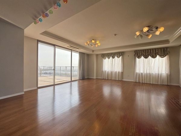 グランドメゾン万博公園南 リビング