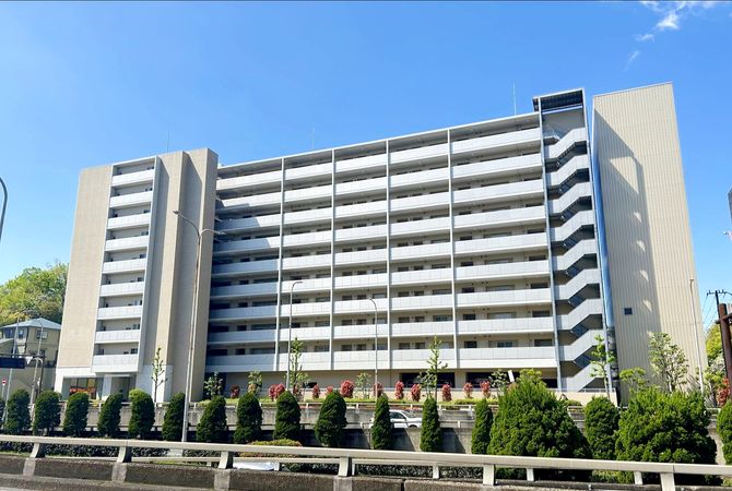 インプレスト千里中央 外観