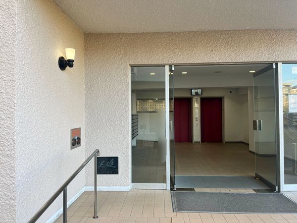 日商岩井箕面ハイツ A棟 エントランス 日商岩井箕面ハイツ A棟 エントランス