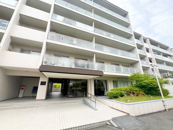 シーアイハイツ千里桃山台 B棟 外観 シーアイハイツ千里桃山台 B棟 外観