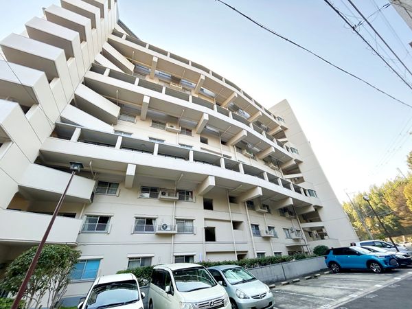豊中野畑団地 四号棟 外観 豊中野畑団地 四号棟 外観