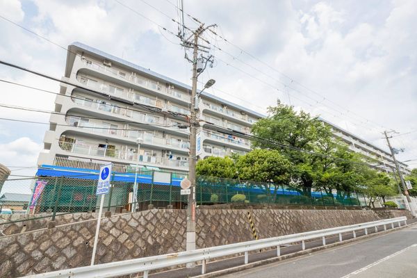 千里泉ケ丘スカイハイツ1号棟 外観 千里泉ケ丘スカイハイツ1号棟 外観
