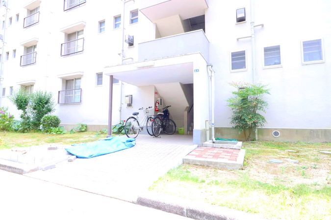 箕面如意谷住宅 8号棟 エントランス 箕面如意谷住宅 8号棟 エントランス