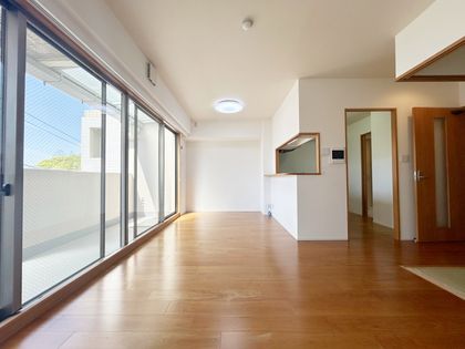 ユニーブル千里津雲台 室内