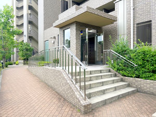 新千里桜ヶ丘メゾンシティ 六番館 エントランス 新千里桜ヶ丘メゾンシティ 六番館 エントランス