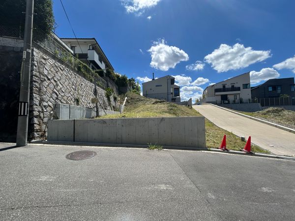 前面道路含む外観