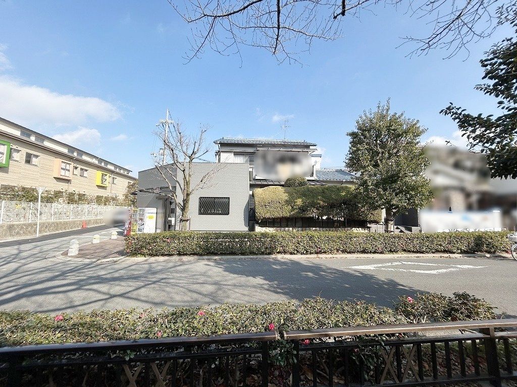 前面道路含む外観