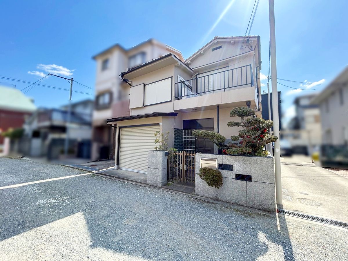 前面道路含む外観