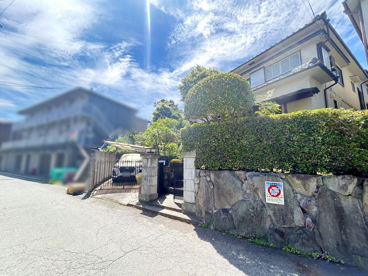 前面道路含む外観