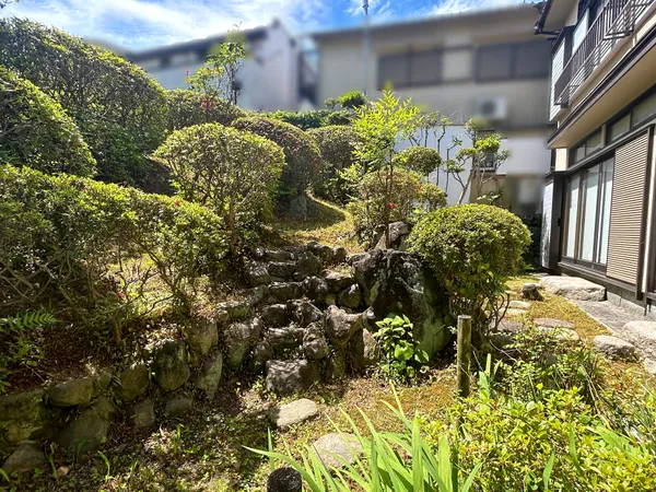敷地内
