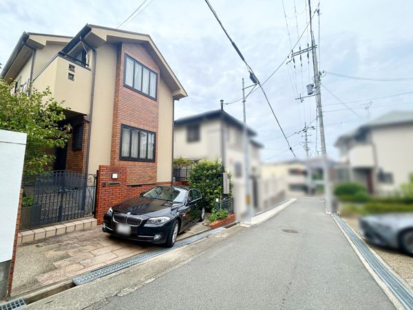 前面道路含む外観