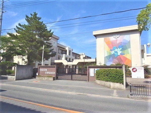豊中市中桜塚1丁目 戸建 豊中市立第三中学校(約1600m) 豊中市立第三中学校(約1600m)