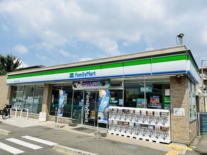 ファミリーマート吹田江坂五丁目店（約160ｍ）