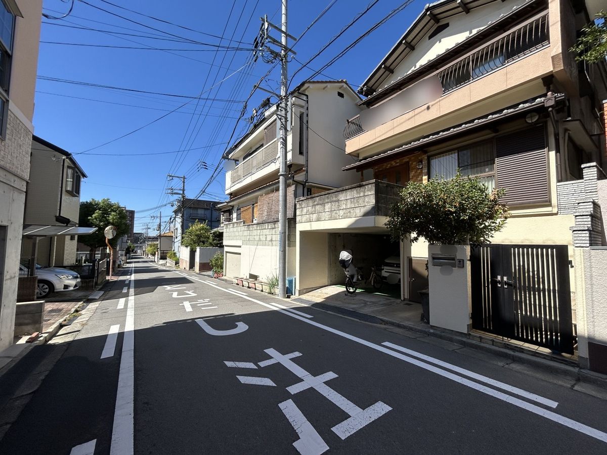 前面道路含む外観
