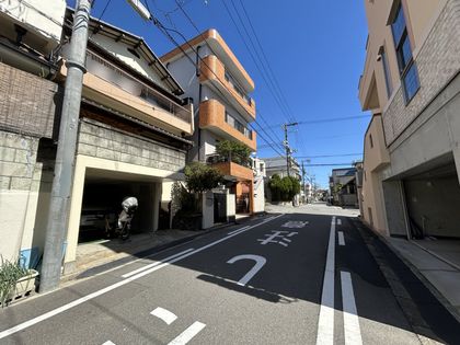 前面道路含む外観