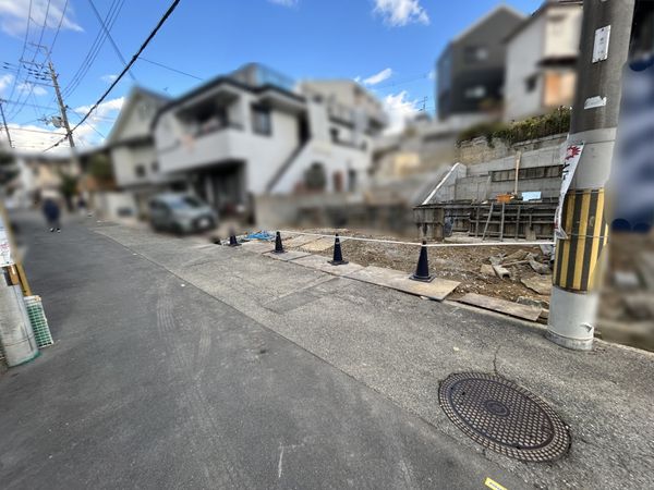 豊中市宮山町2丁目 新築戸建 2号地 前面道路含む外観 豊中市宮山町2丁目 新築戸建 2号地 前面道路含む外観