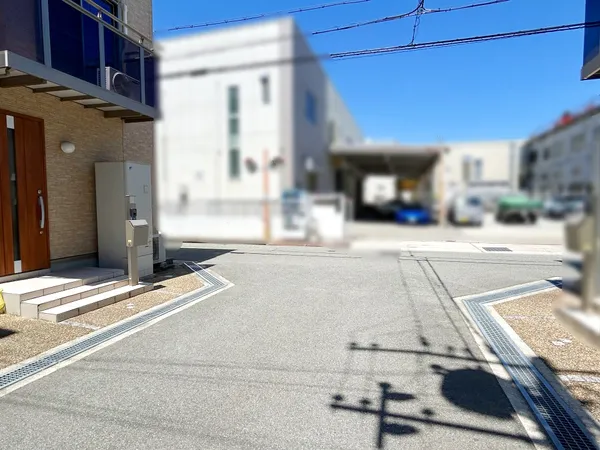 東側前面道路
