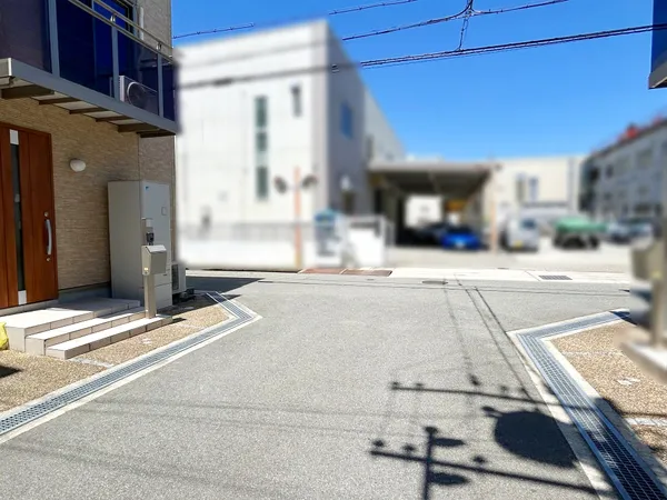 東側前面道路