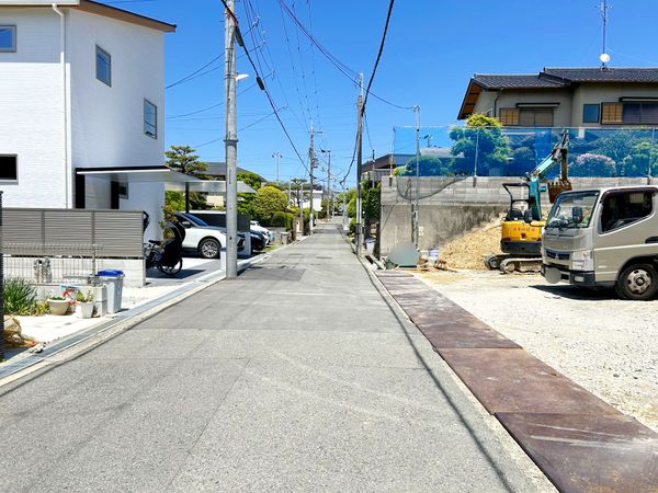 前面道路含む外観