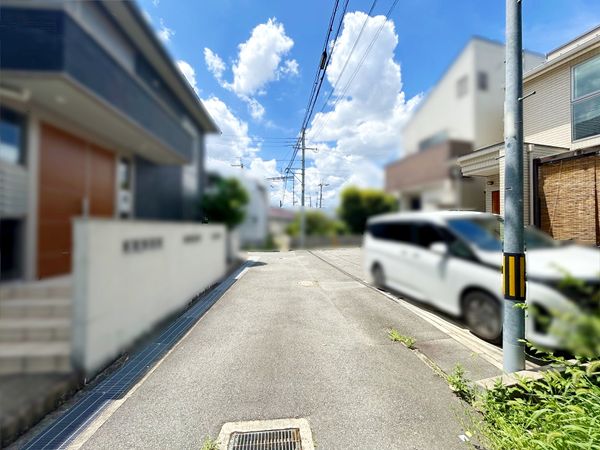 池田市鉢塚2丁目 戸建 前面道路含む外観 前面道路含む外観
