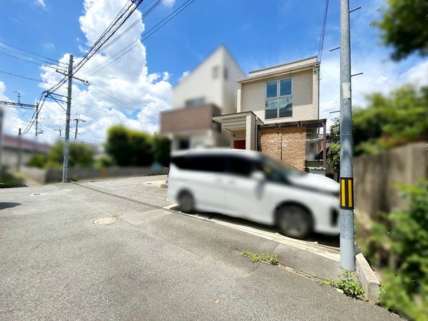池田市鉢塚2丁目 戸建 前面道路含む外観