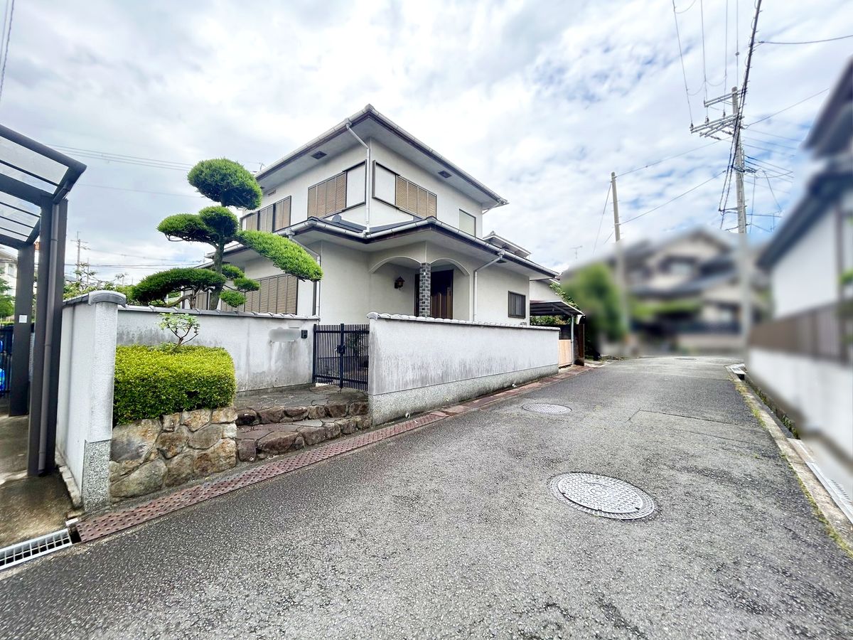 前面道路含む外観