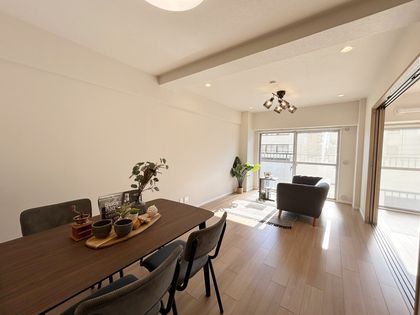 日商岩井グリーンサイドマンション リビング