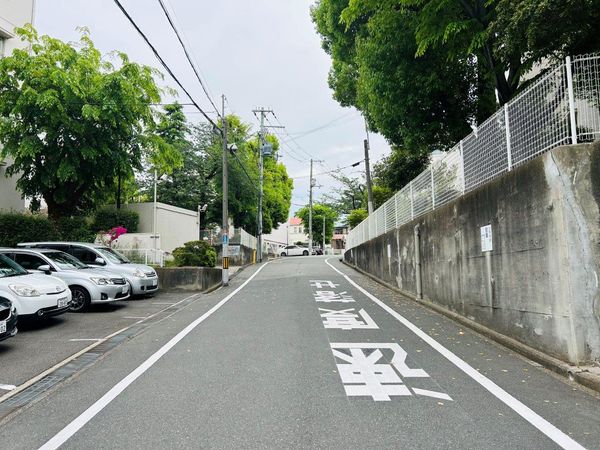 豊中豊松園ハイツ B棟 駐車場 豊中豊松園ハイツ B棟 駐車場