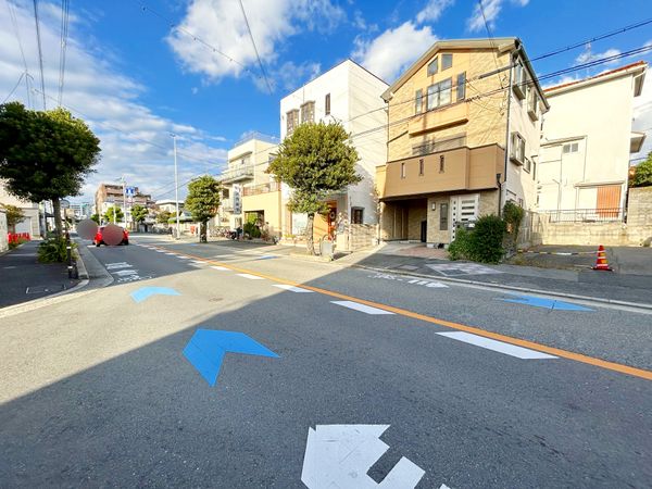 豊中市上野東3丁目 戸建 前面道路含む外観 豊中市上野東3丁目 戸建 前面道路含む外観