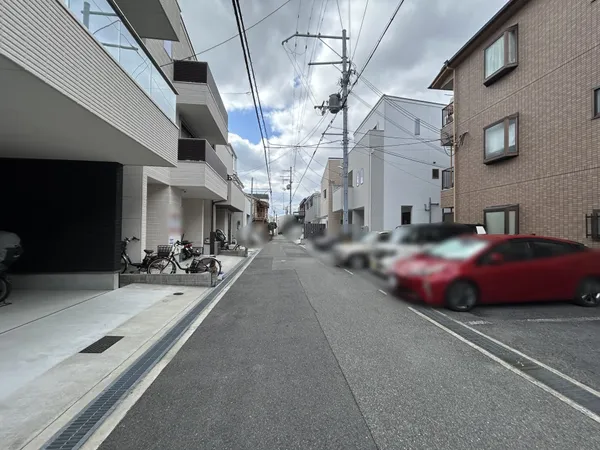 前面道路含む外観