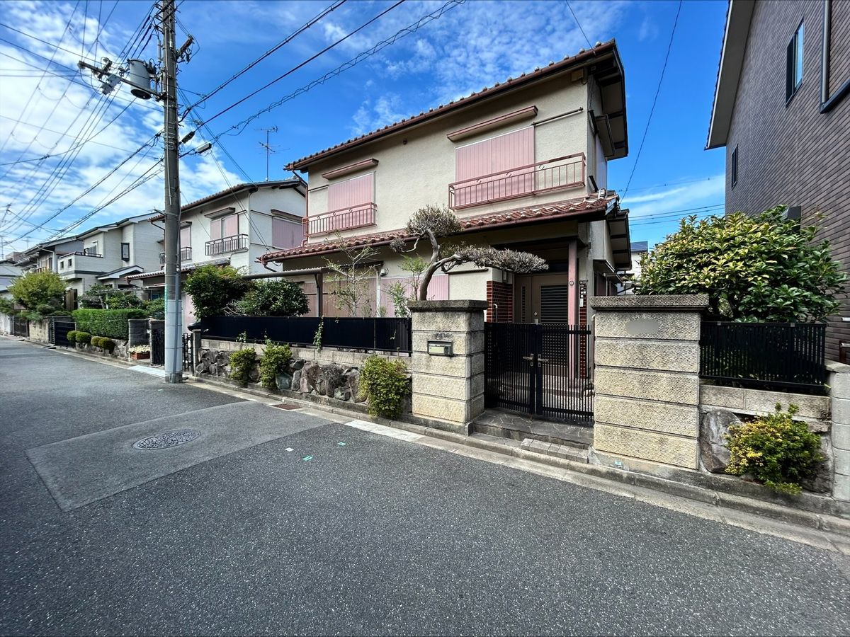 前面道路含む外観