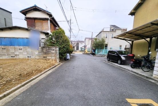 高槻市須賀町 前面道路含む外観 高槻市須賀町 前面道路含む外観