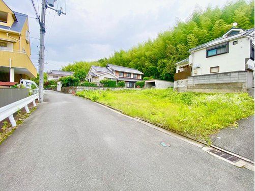 高槻市成合東の町 前面道路含む外観 高槻市成合東の町 前面道路含む外観