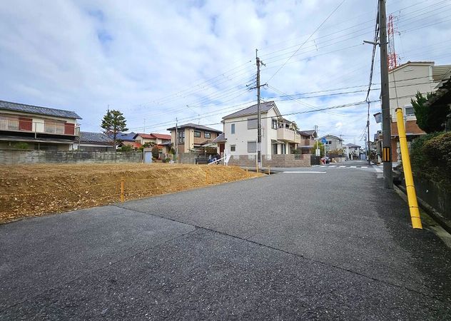前面道路含む外観