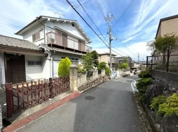 前面道路含む外観