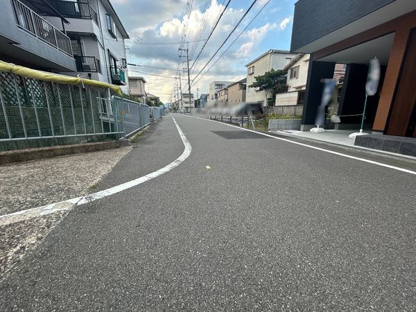 前面道路含む外観