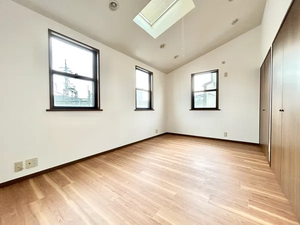 ３階洋室（東側）