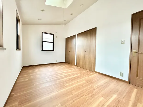 ３階洋室（東側）