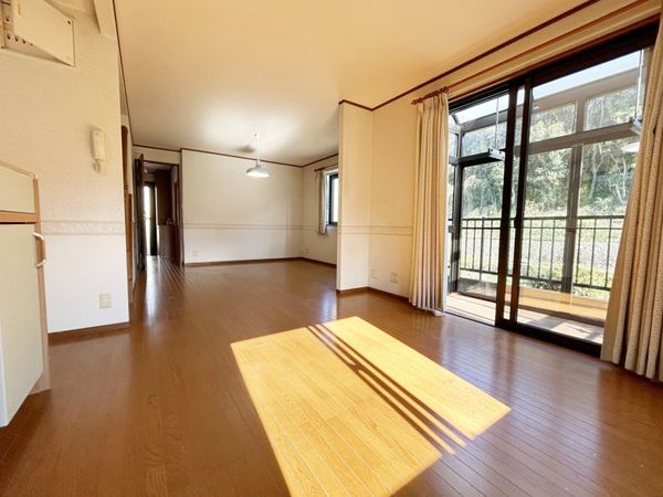 高槻市南平台1丁目 リビング