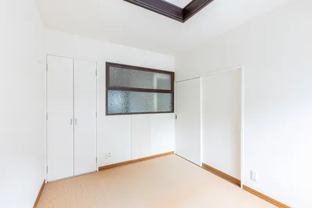 全居室にクローゼットなどの収納スペースが設けられています。家具の設置を最小限にとどめ、住空間を広々と有効活用していただけます。