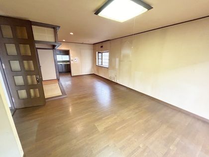 高槻市南平台5丁目 リビング