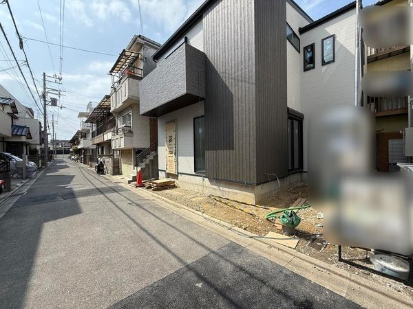 高槻市若松町 前面道路含む外観