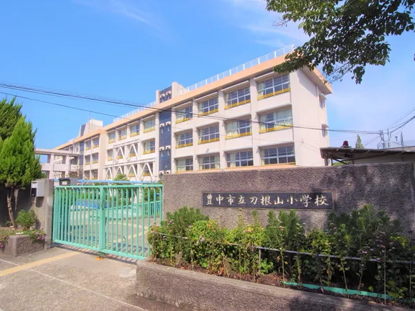 徒歩7分。